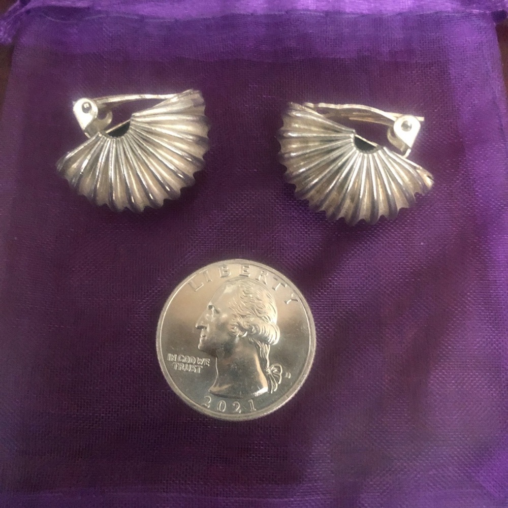 Vintage Elegant Silver Shell Earrings